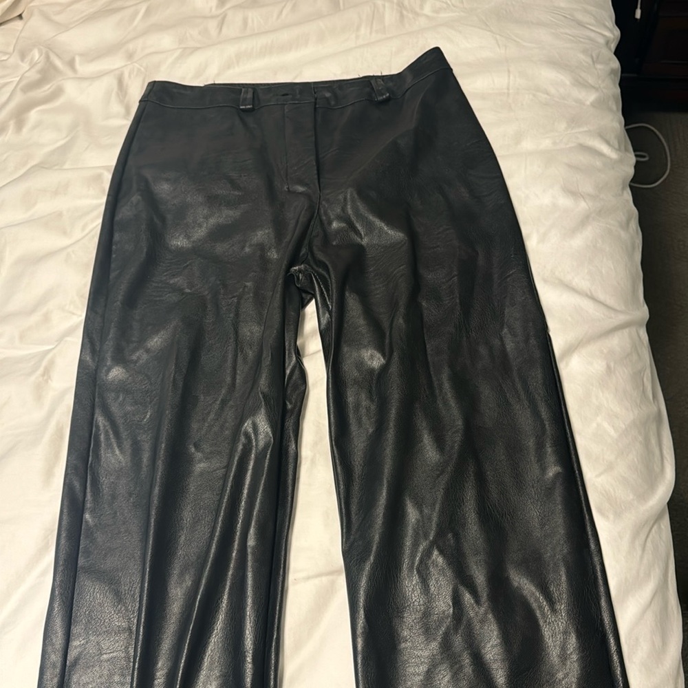 Boohoo size 6 leather pants